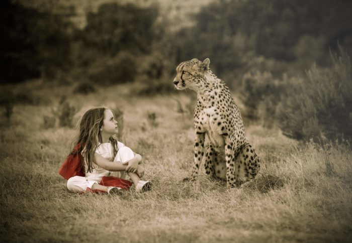 PHOTO GIRL WITH TIGER