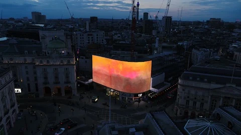 Read more about the article From Canvas to Screen: Frank Bowling Unveils First Digital Artwork, Lights Up Piccadilly Circus