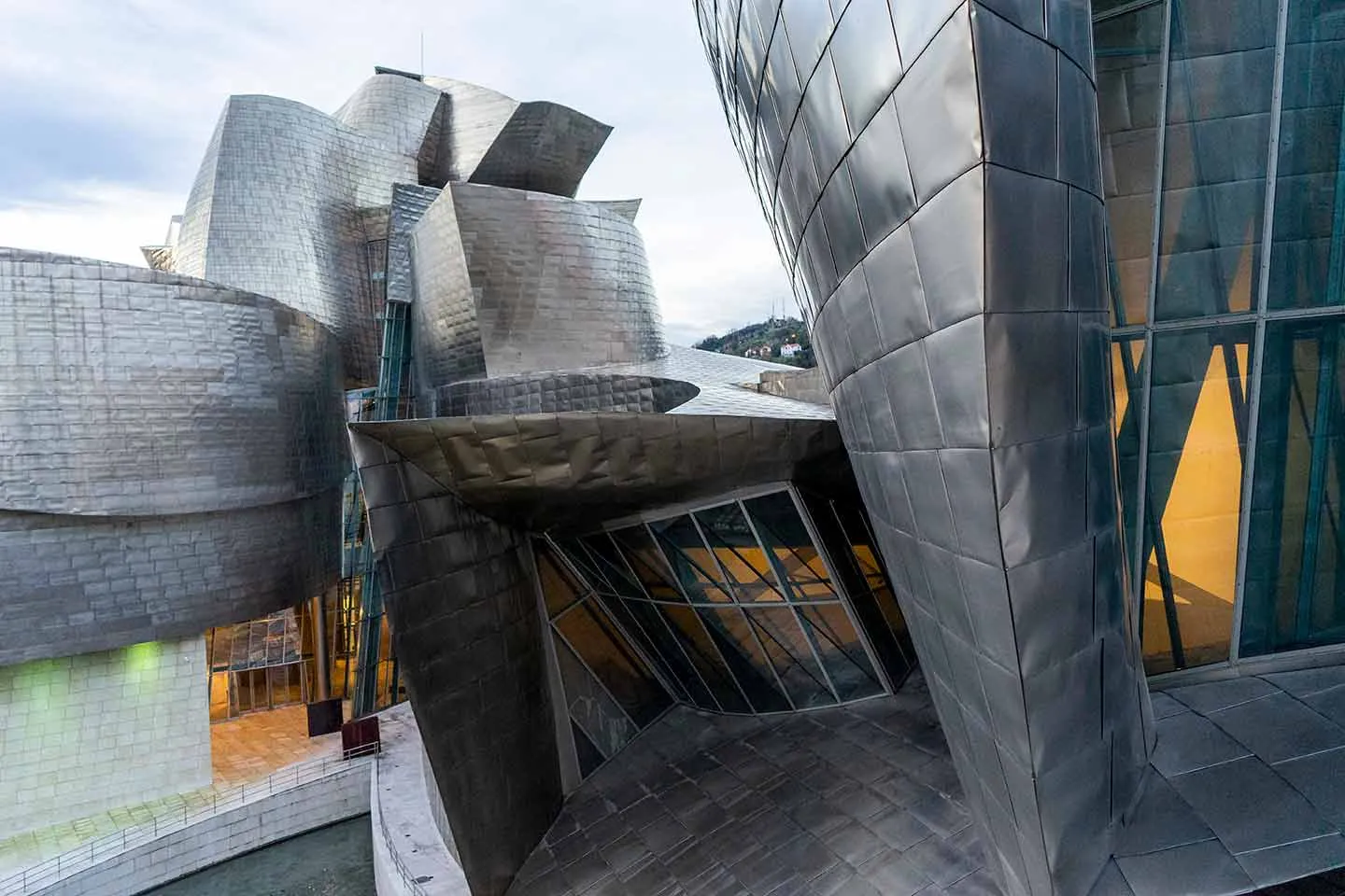 guggenheim museum bilbao frank gehry modern architecture 2