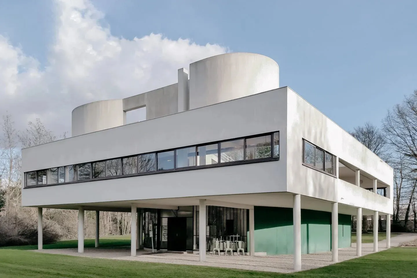 modern architect le corbusier villa savoye