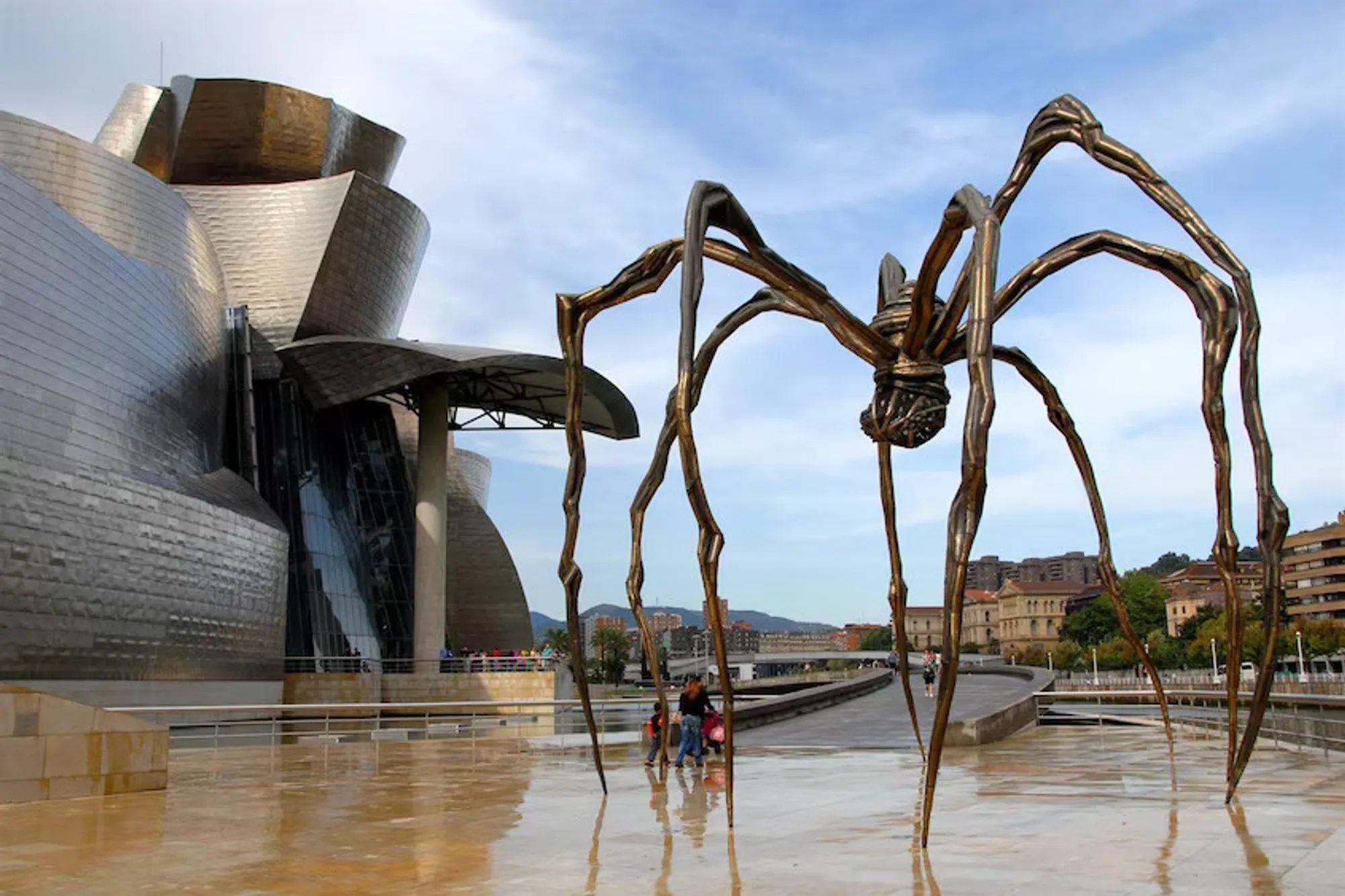 Guggenheim Bilbao Museum Louise Bourgeois Maman