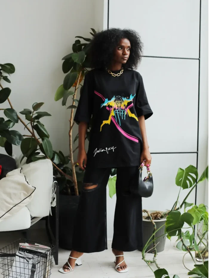 BLACK TEE - Image 4