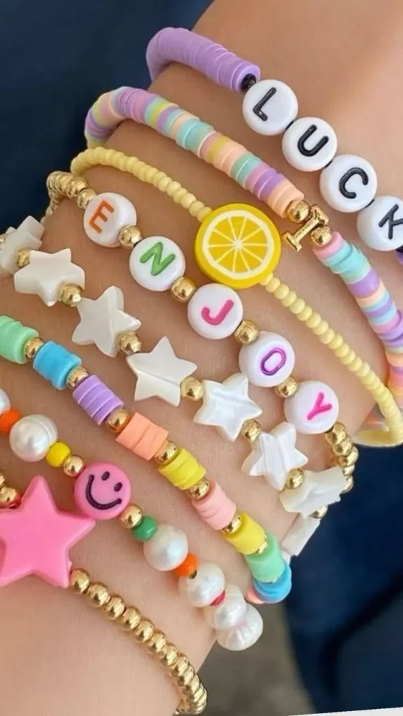 Mood-rings-and-friendship-bracelets-operated-as-regular-accessories-1