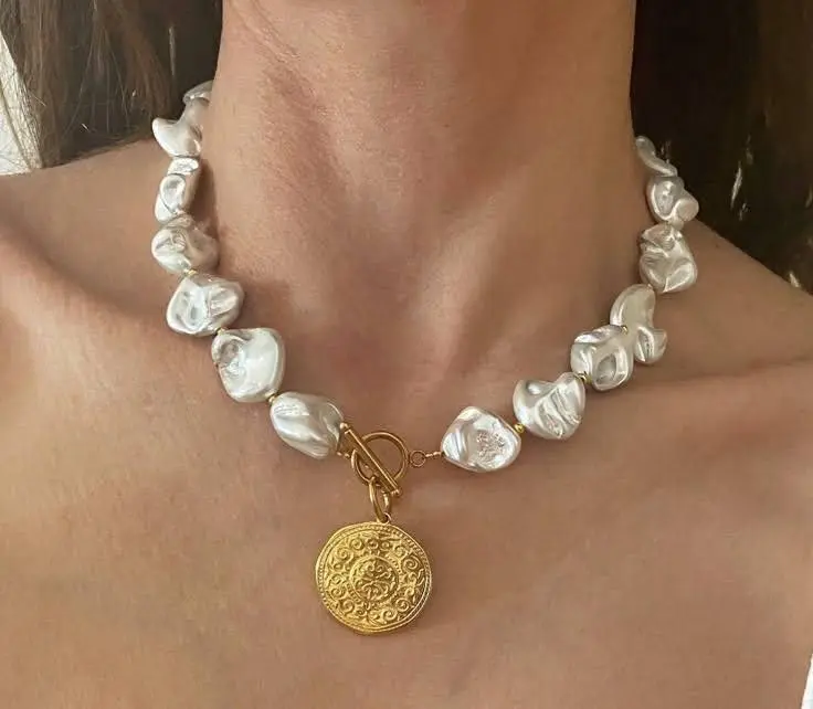 A woman wearing a modern pearl necklace.