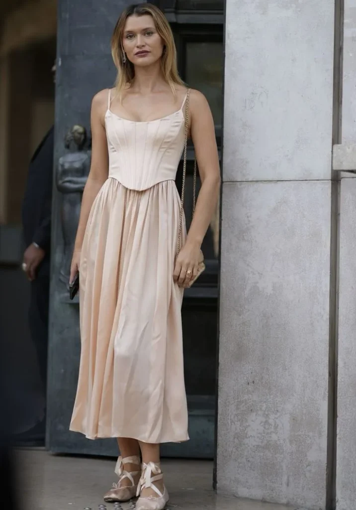 A girl wearing street Balletore aesthetic outfit