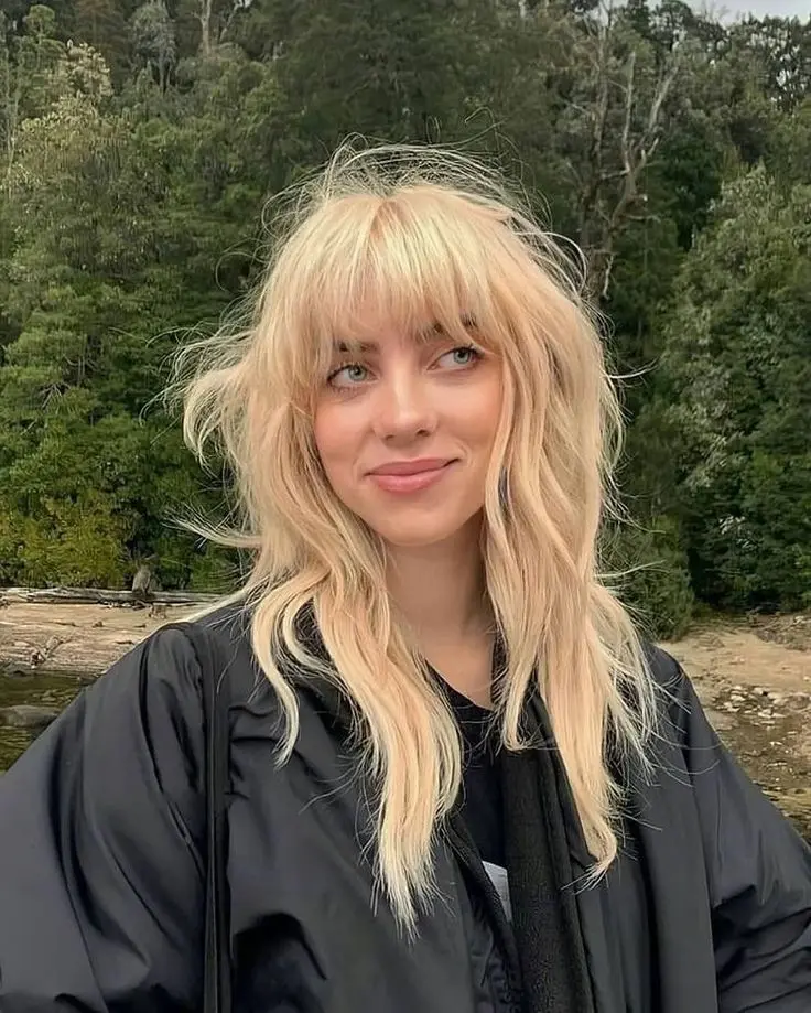 billi eilish in trendy wolf haircut