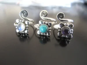 3 different gemstone toe rings