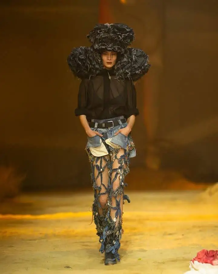 A model on ramp representing Angel Chen, chinese fashion dress