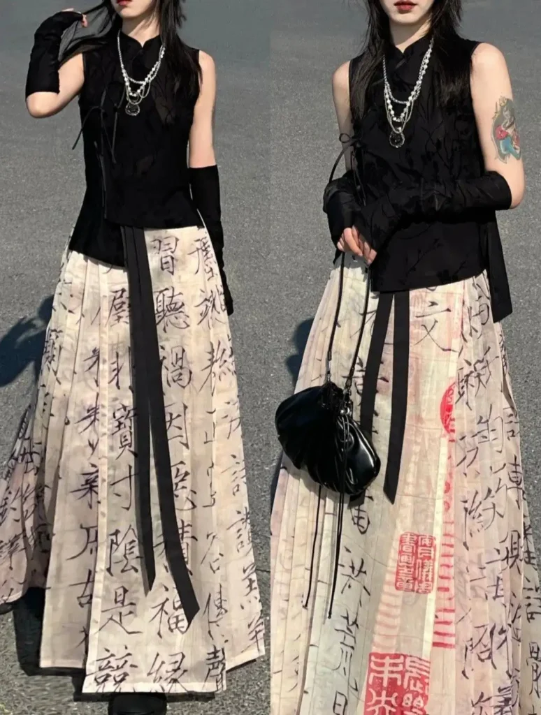 a girl with Neo-Chinese Style (Xinzhongshi) dress