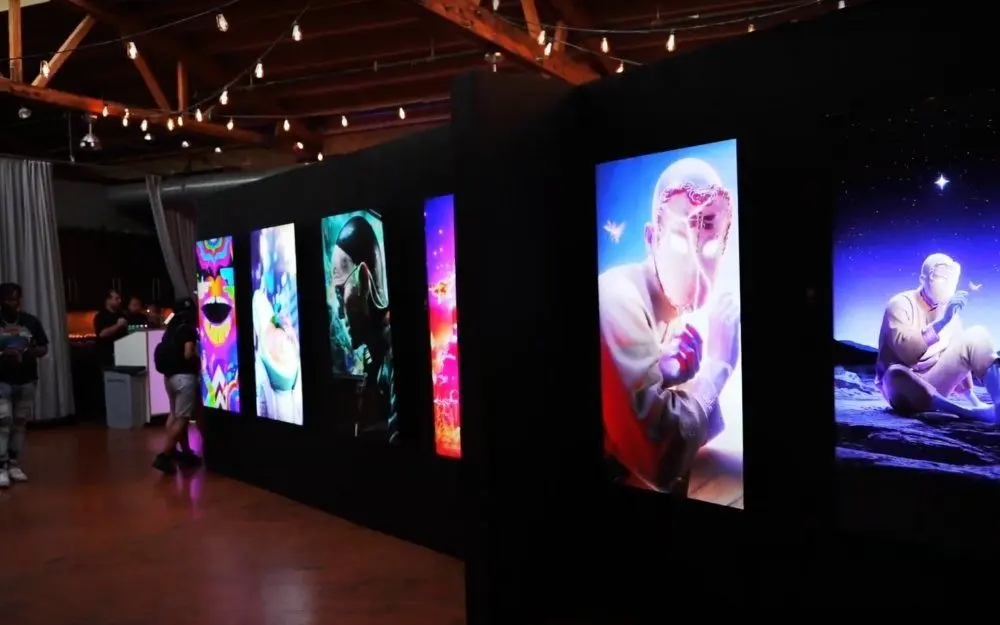 Virtual Art Gallery look