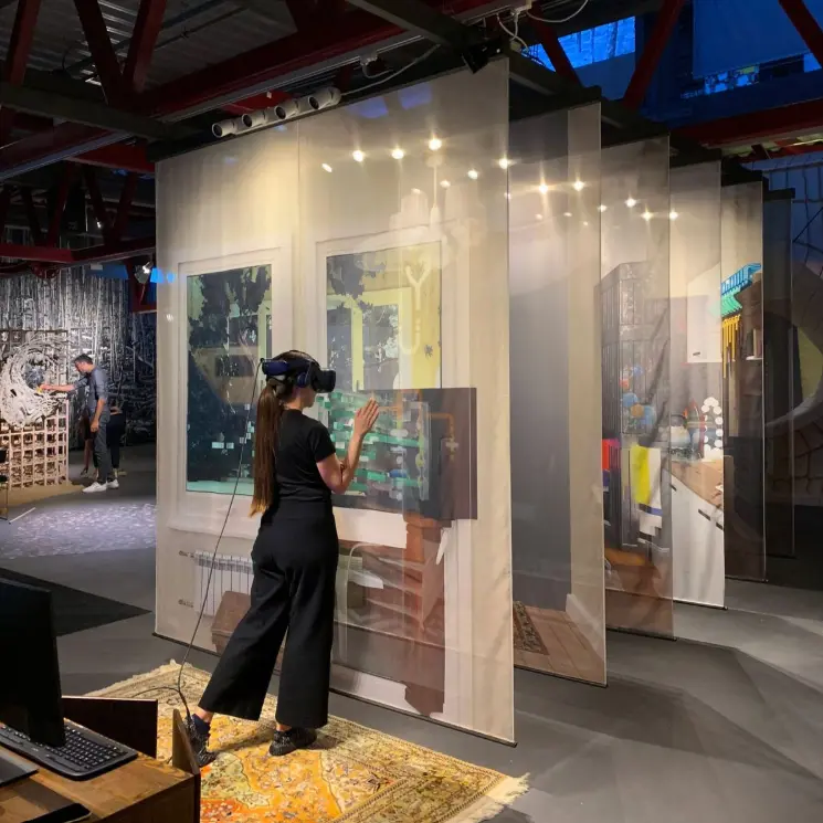 girl wearing vr set in a immersive Sensory Exhibitions