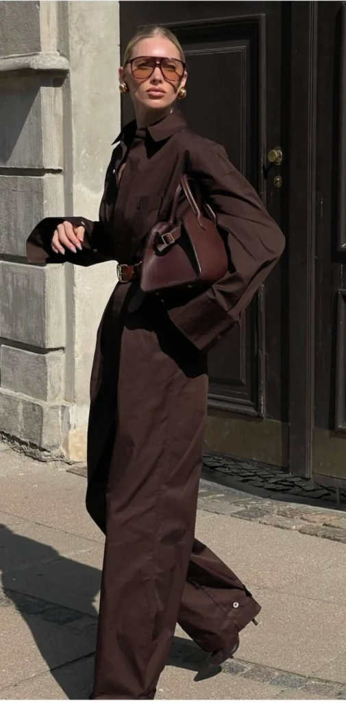 a girl in mononchrome dress look showibng Glamoratti fashion