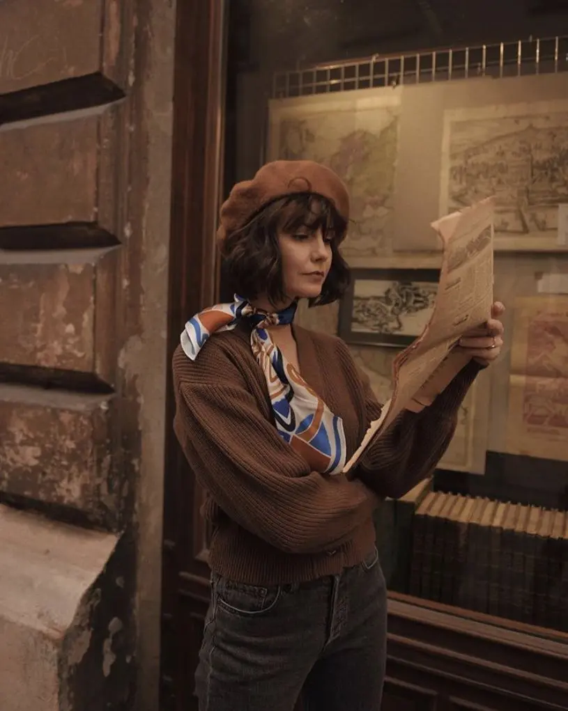 poetcore outfit on a girl