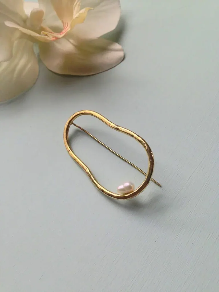 minimal brooch trend