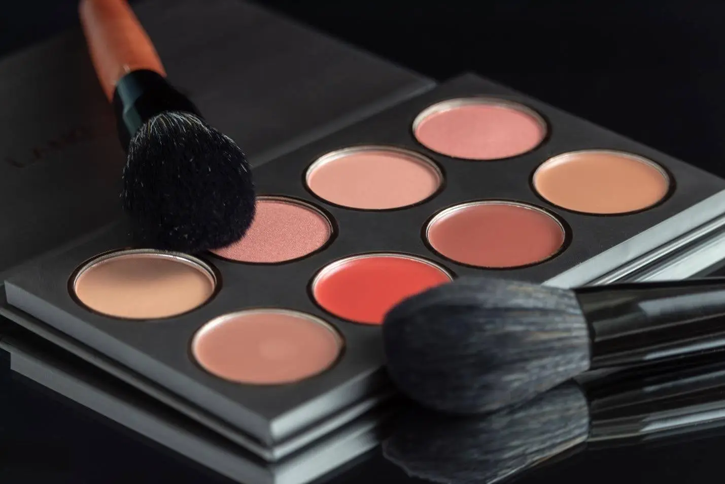 AI-powered beauty technology featuring smart skincare devices, LED light therapy, and personalized beauty innovations.