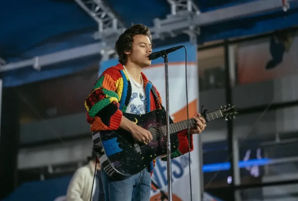 Harry style wearing Jonathan Anderson cardigen