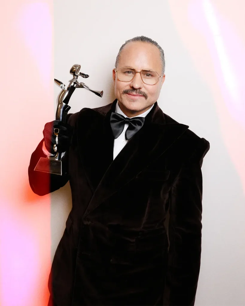 Willy Chavarria with award