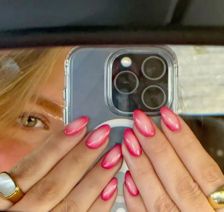 Aura Oval Nails
